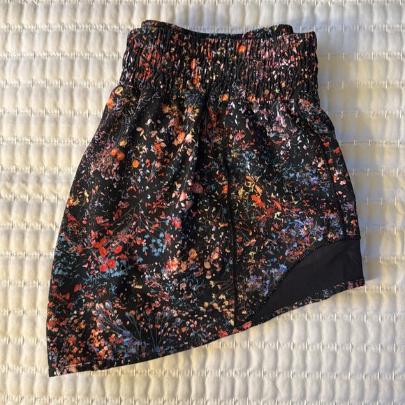 Lululemon shorts, Hotty Hot, floral, low rise, 2.5 inch inseam - Picture 7 of 8